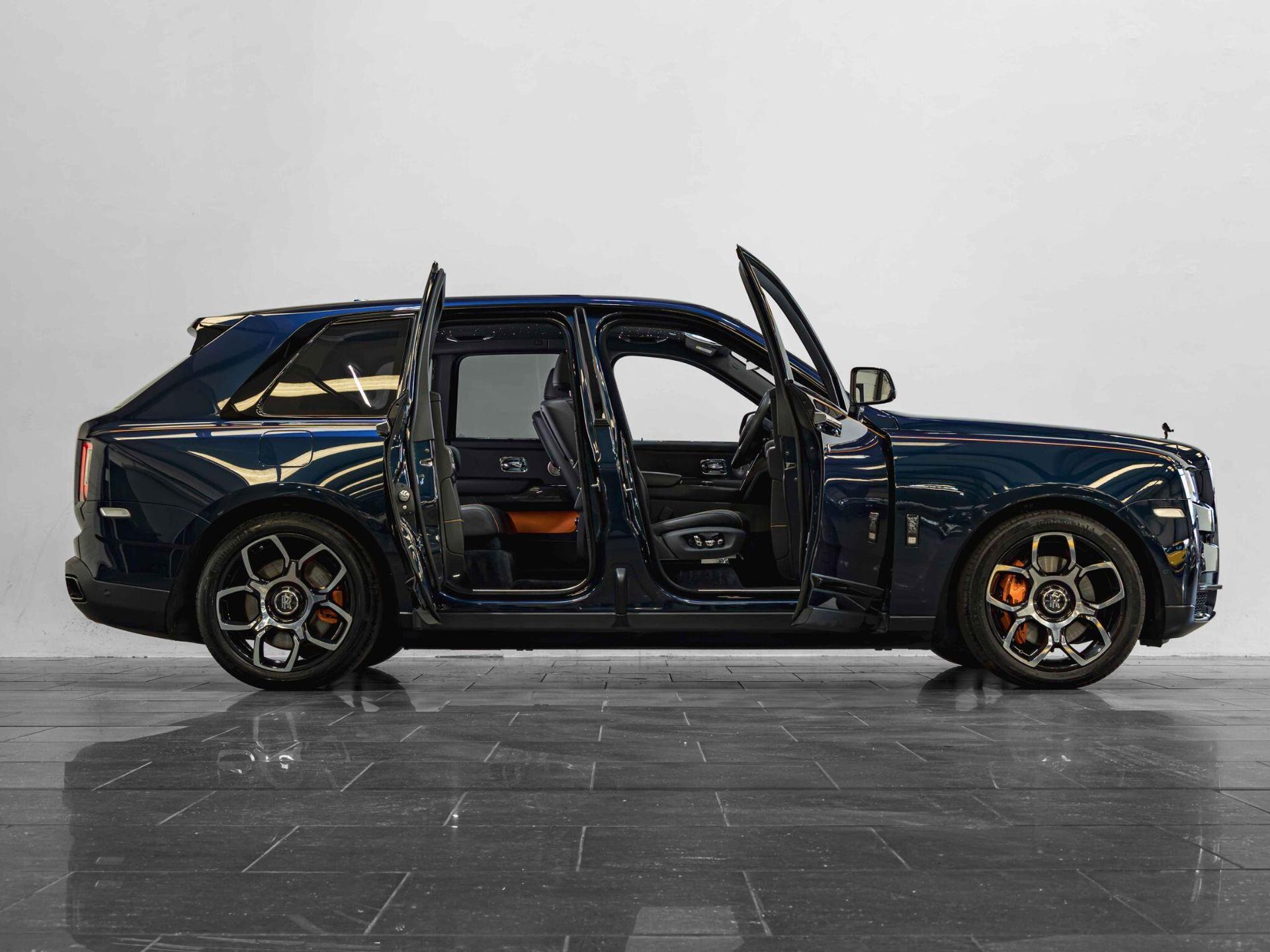 An exterior shot of the side right on a 2023 Rolls-Royce Cullinan