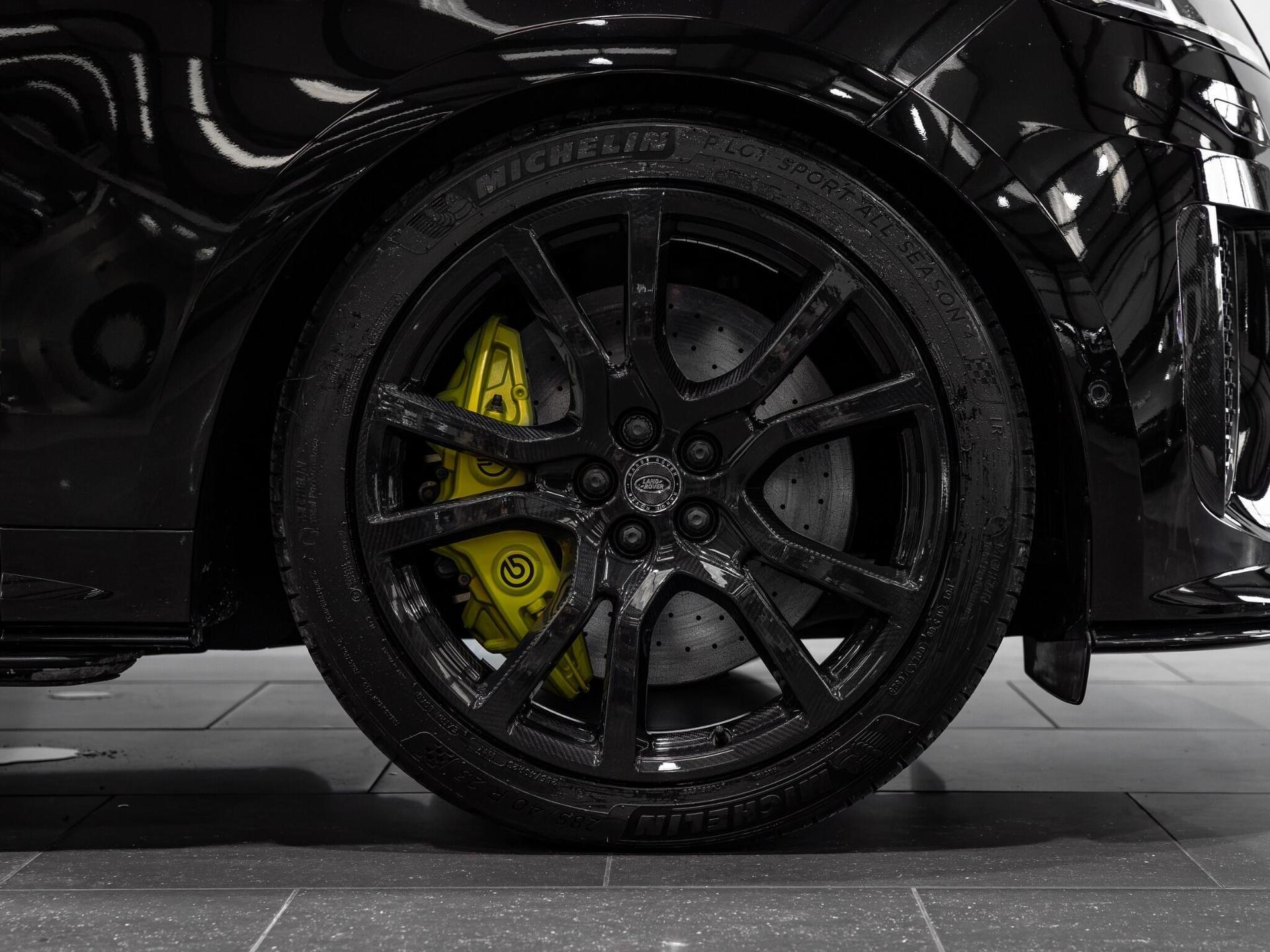 An exterior shot of the wheel on a 2024 Land Rover Range Rover Sport
