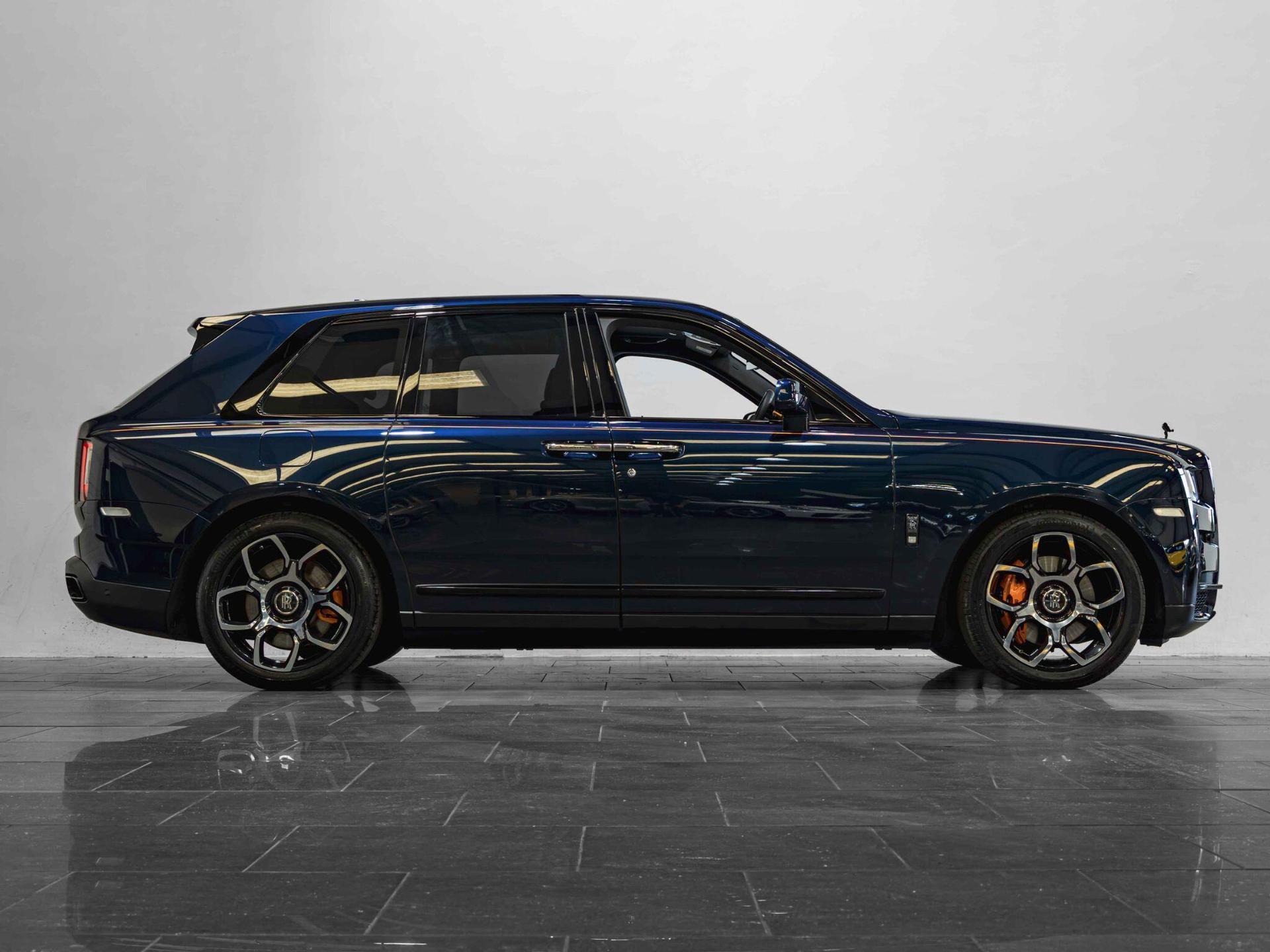 An exterior shot of the side right on a 2023 Rolls-Royce Cullinan