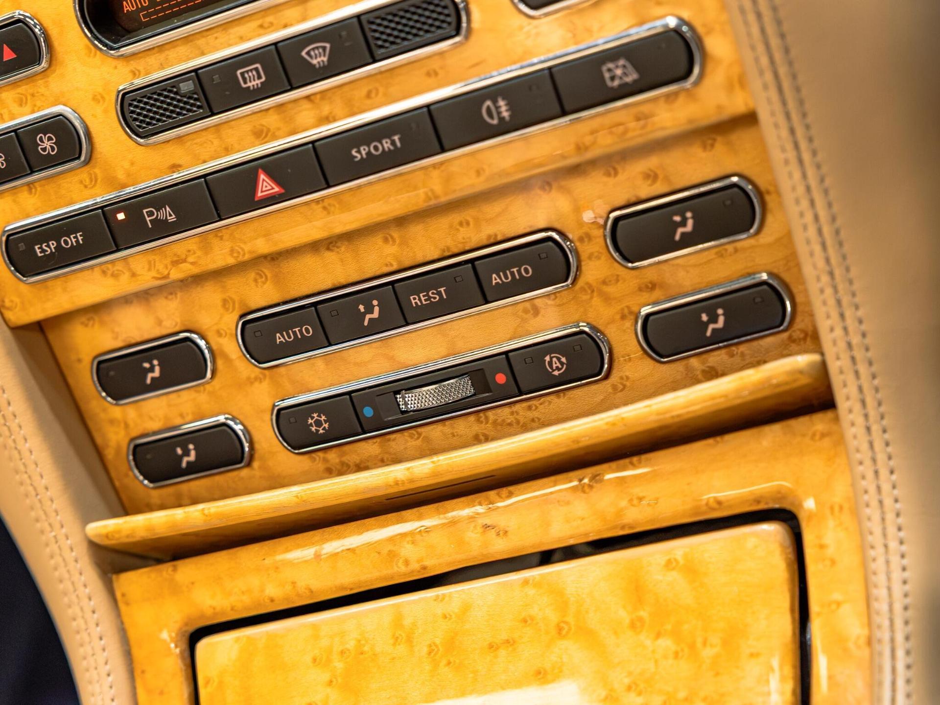 An interior shot of the misc controls on a 2006 Bentley Azure