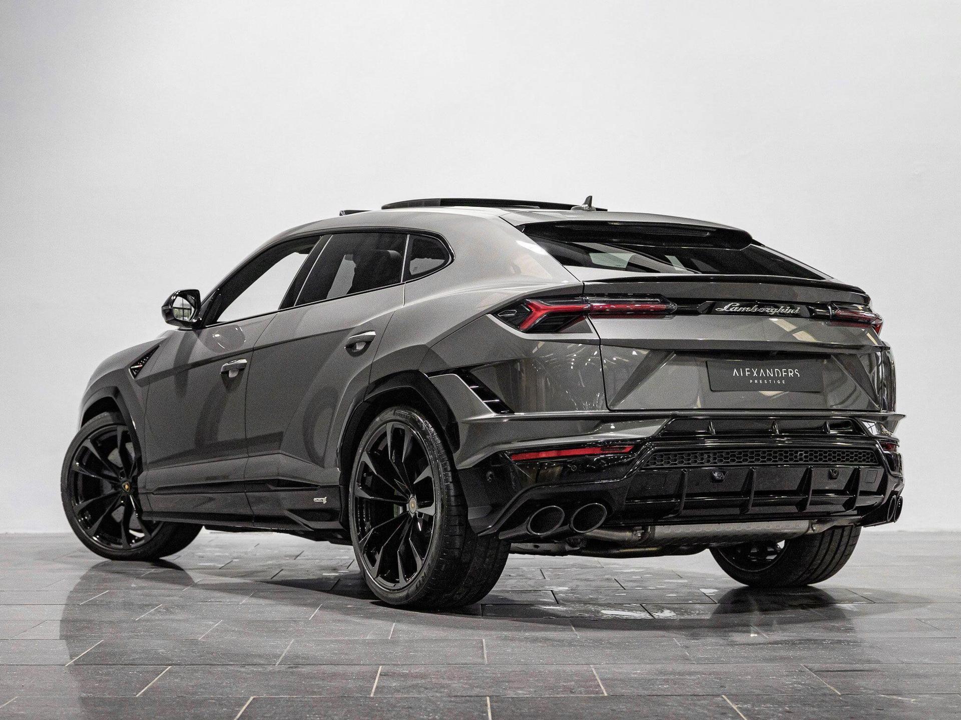 An exterior shot of the rear left on a 2024 Lamborghini Urus