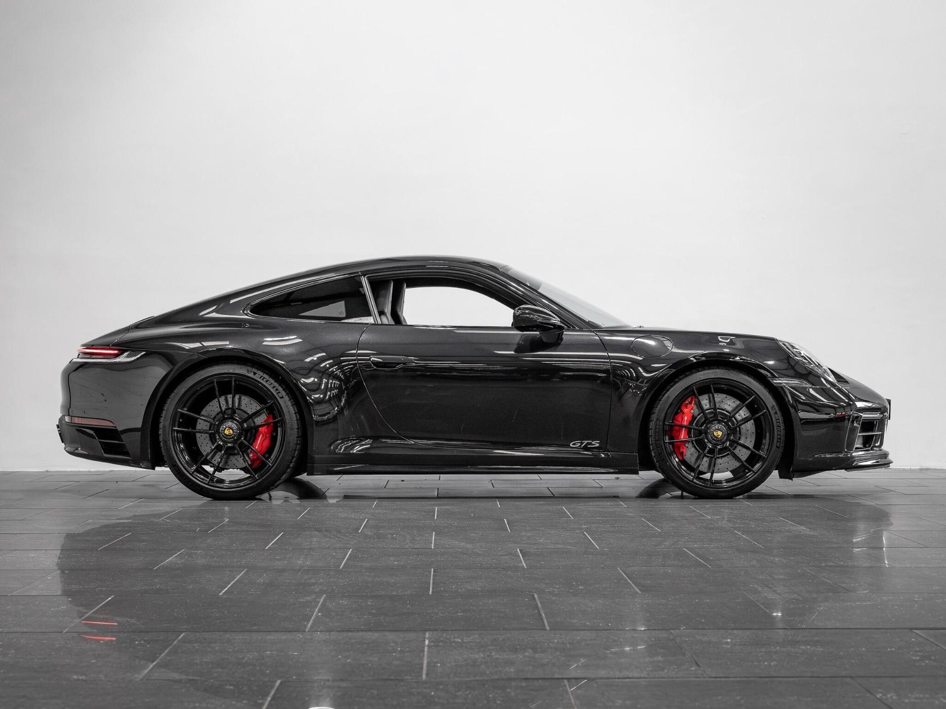 An exterior shot of the side right on a 2021 Porsche 911