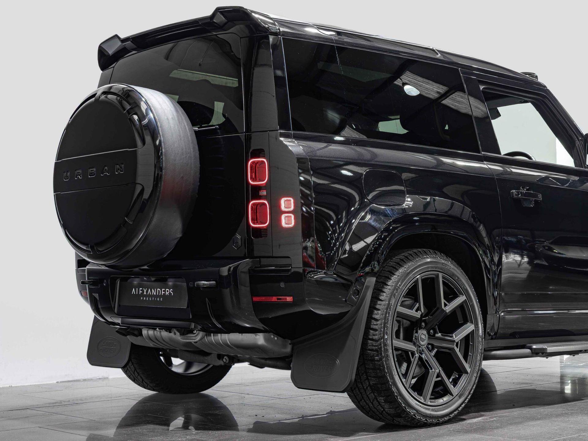 An exterior shot of the side right on a 2025 Land Rover Defender 90