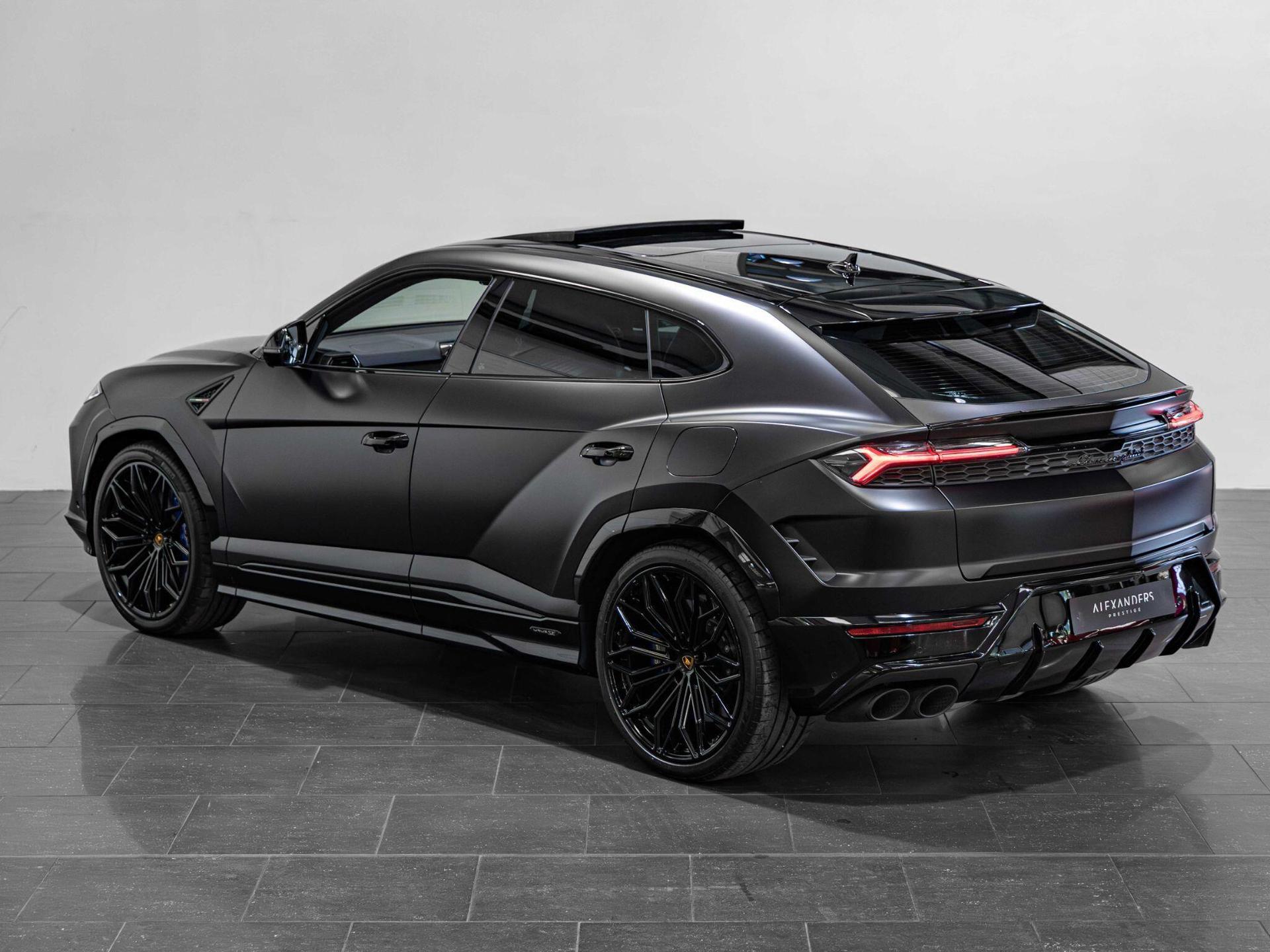An exterior shot of the rear left on a 2025 Lamborghini Urus