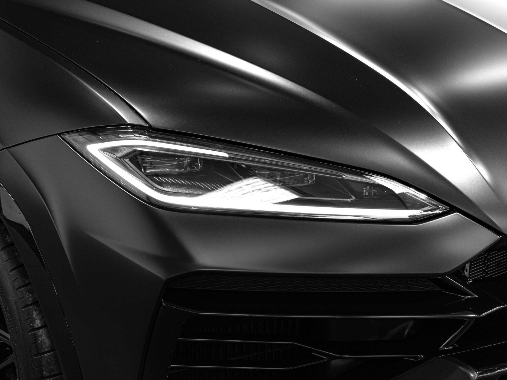 An exterior shot of the lights front on a 2025 Lamborghini Urus
