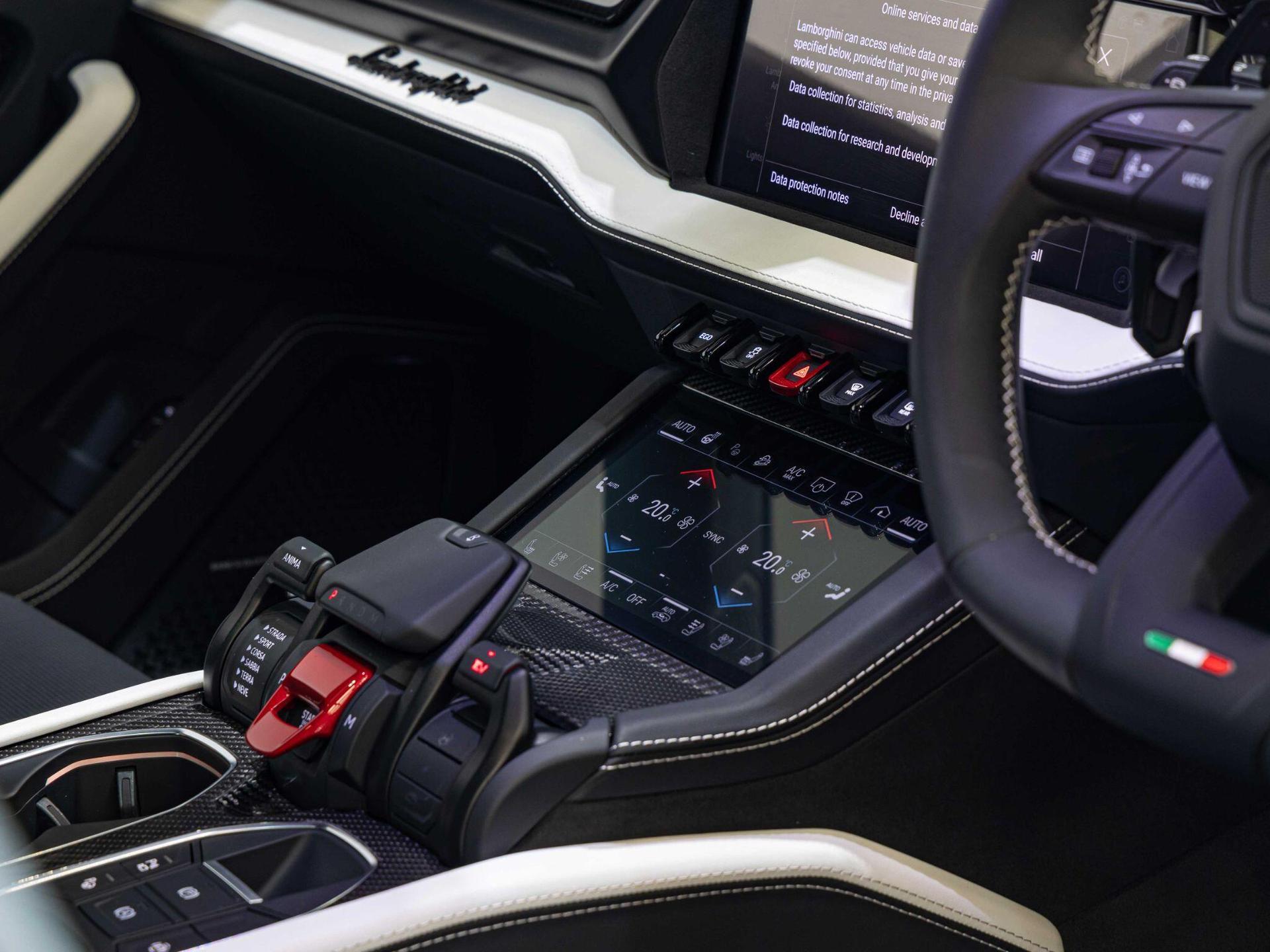 An interior shot of the interior front on a 2025 Lamborghini Urus