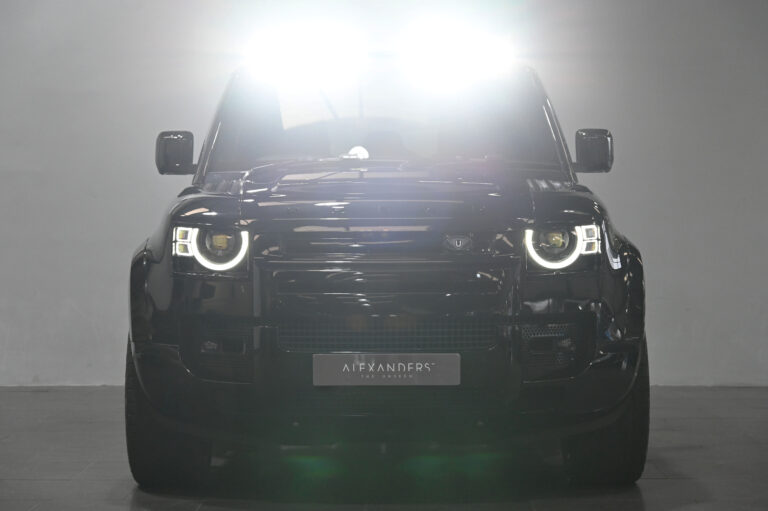 2021 (21) Land Rover Defender 110 V8 5.0 P525 Auto - Image 8