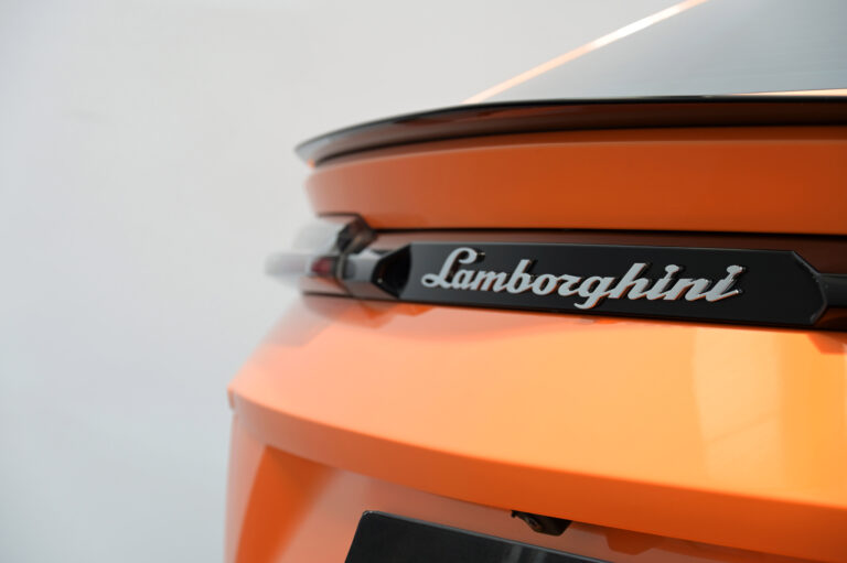 2021 (21) Lamborghini Urus Pearl Capsule 4.0T FSI V8 Auto - Image 1