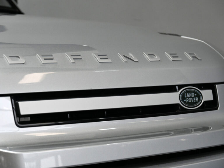 2020 (70) Land Rover Defender 110 SE D240 2.0 Auto - Image 17