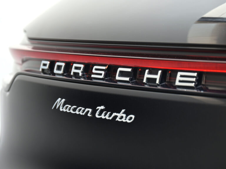 2020 (70) Porsche Macan Turbo 2.9 V6 PDK - Image 1