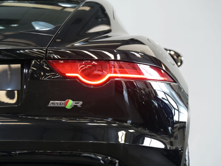 2015 (15) Jaguar F-TYPE R 5.0 V8 S/C Coupe AWD Auto - Image 12