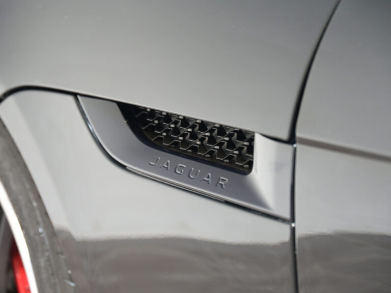2015 (15) Jaguar F-TYPE R 5.0 V8 S/C Coupe AWD Auto - Image 21