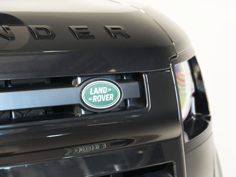 2020 (20) Land Rover Defender 110 SE D240 Auto [7 Seat] - Image 17