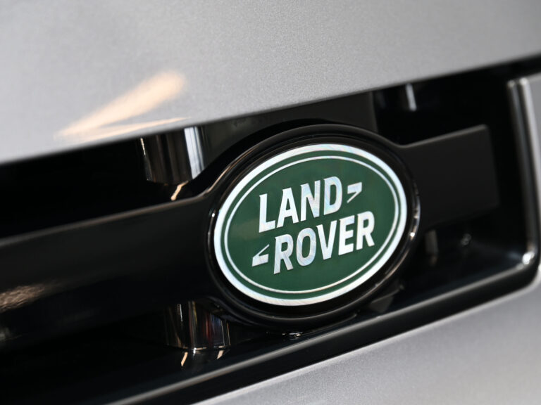 2021 (21) Land Rover Defender 110 X-Dynamic SE 2.0 P300 Auto - Image 19