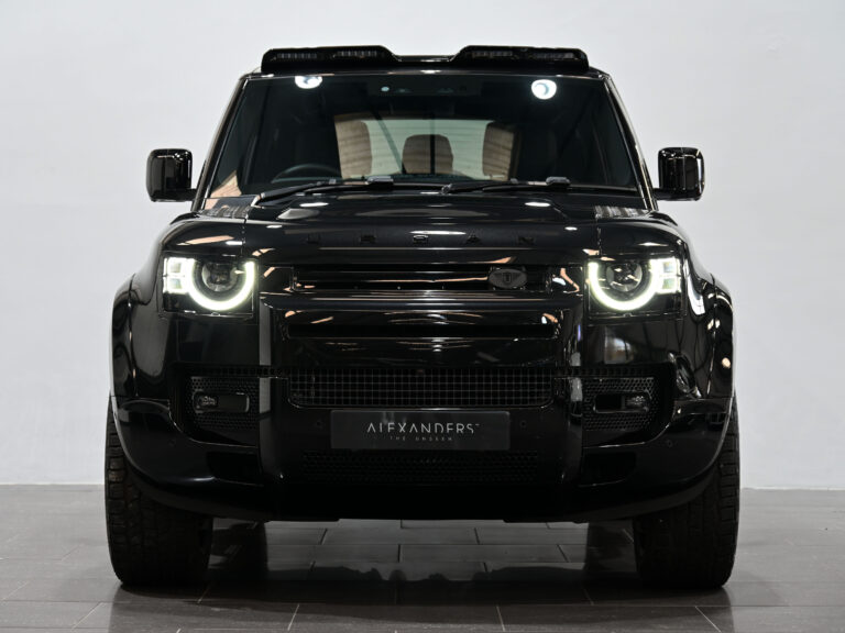 2021 (21) Land Rover Defender 90 X-Dynamic SE 2.0 P300 URBAN Auto - Image 8
