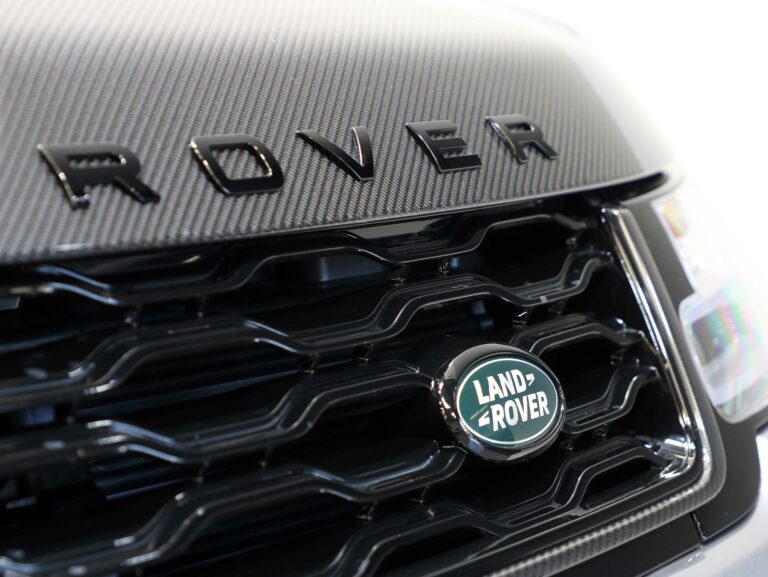 2020 (20) Range Rover Sport SVR 5.0 V8 S/C Auto - Image 0