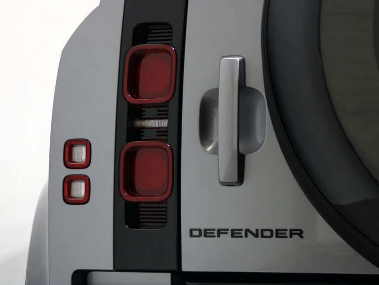 2021 (21) Land Rover Defender 110 X-Dynamic SE 2.0 P300 Auto - Image 23