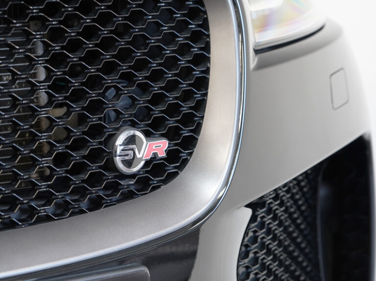 2019 (19) Jaguar F-Pace SVR 5.0 V8 S/C AWD Auto - Image 18