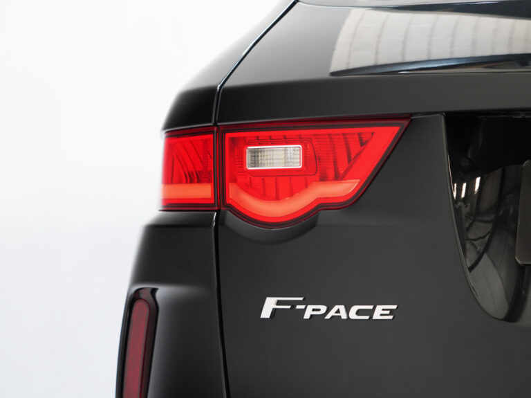 2019 (19) Jaguar F-Pace SVR 5.0 V8 S/C AWD Auto - Image 2