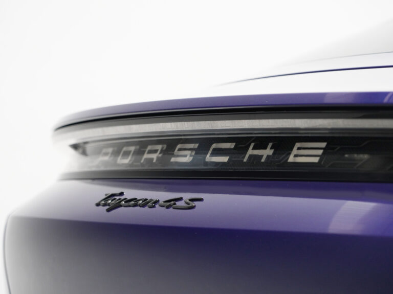 2020 (20) Porsche Taycan 4S Performance Plus 93kwh - Image 1