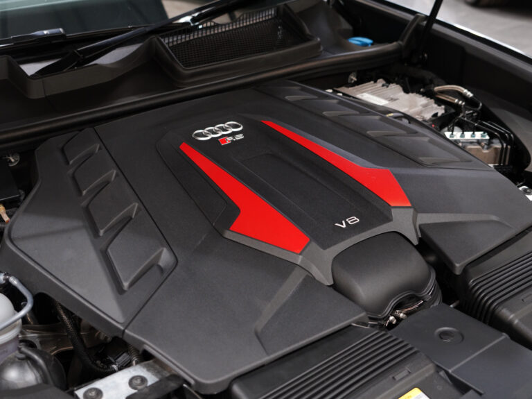 2020 (70) Audi RSQ8 Carbon Black 4.0 V8 Quattro Auto - Image 2