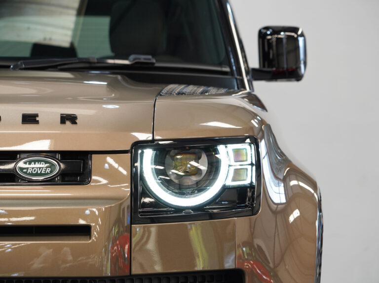 2022 (22) Land Rover Defender 110 XS Edition P400e Hybrid Auto - Image 9